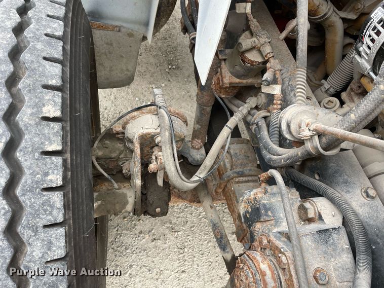 image for item DP0273 2001 International 8100  feed delivery truck