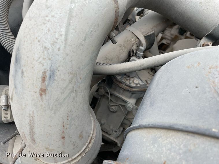 image for item DP0273 2001 International 8100  feed delivery truck