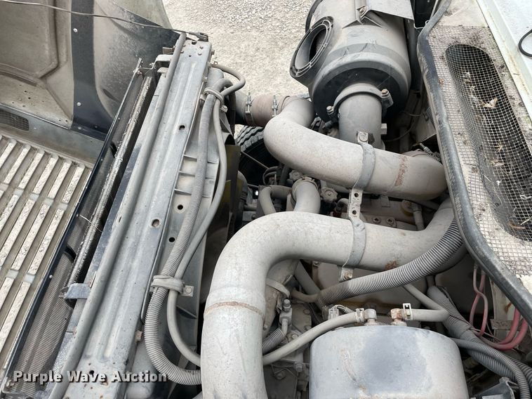 image for item DP0273 2001 International 8100  feed delivery truck