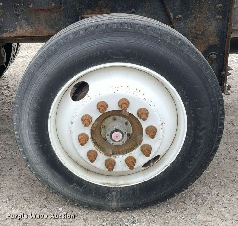 image for item DP0273 2001 International 8100  feed delivery truck