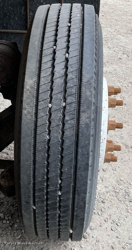 image for item DP0273 2001 International 8100  feed delivery truck