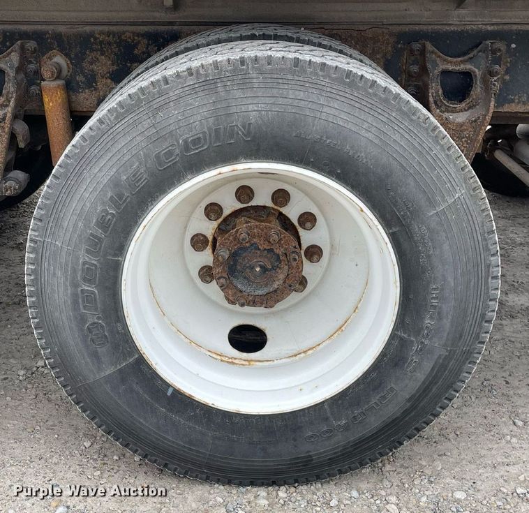 image for item DP0273 2001 International 8100  feed delivery truck