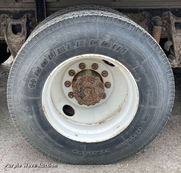 image for item DP0273 2001 International 8100  feed delivery truck