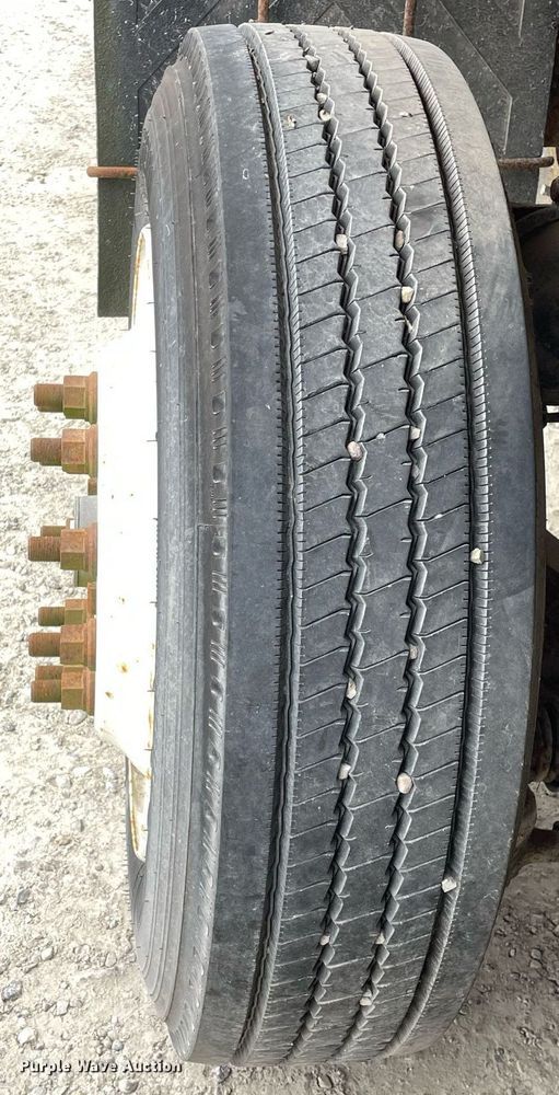 image for item DP0273 2001 International 8100  feed delivery truck