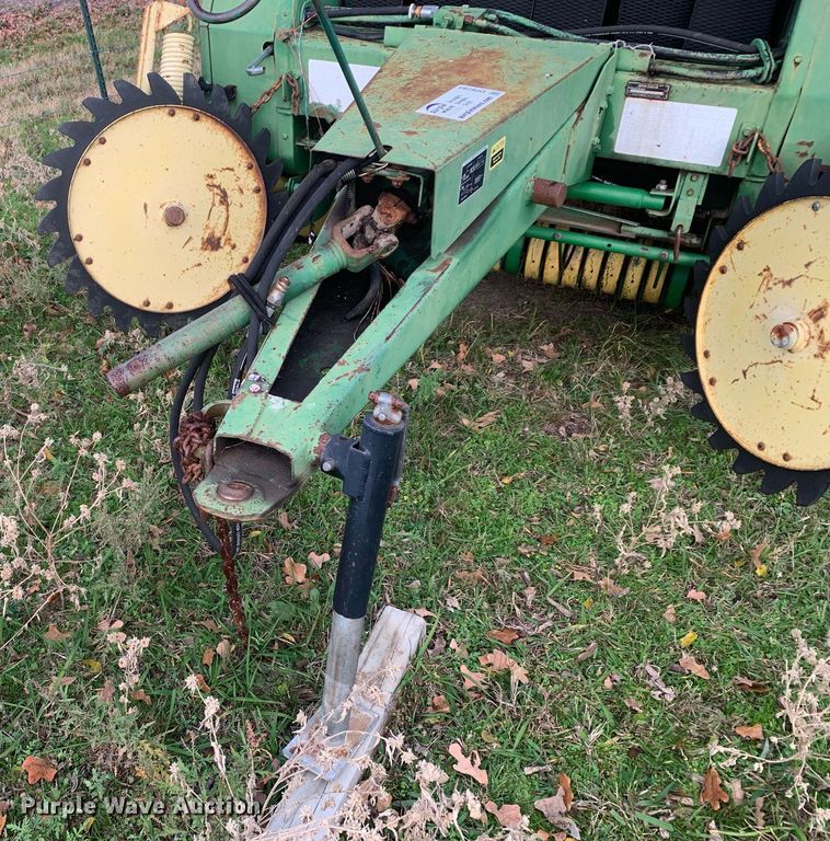 image for item DP8783 John Deere 435  round baler