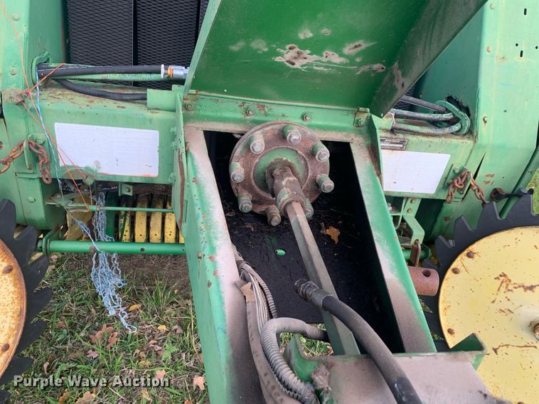 image for item DP8783 John Deere 435  round baler