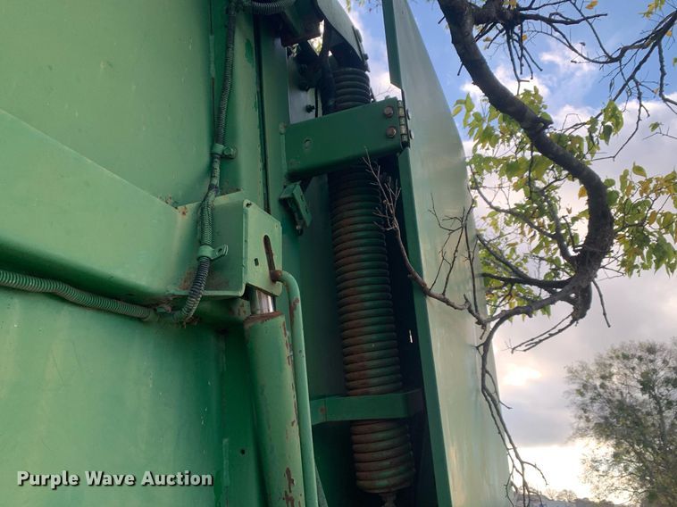 image for item DP8783 John Deere 435  round baler