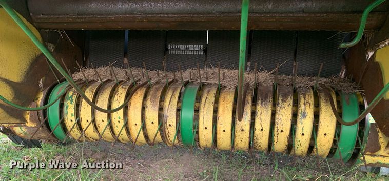 image for item DP8783 John Deere 435  round baler