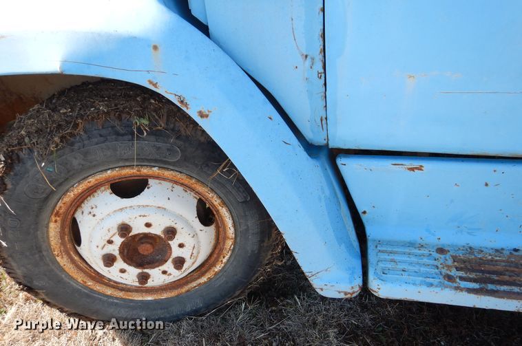 image for item DR5906 1967 GMC  grain truck