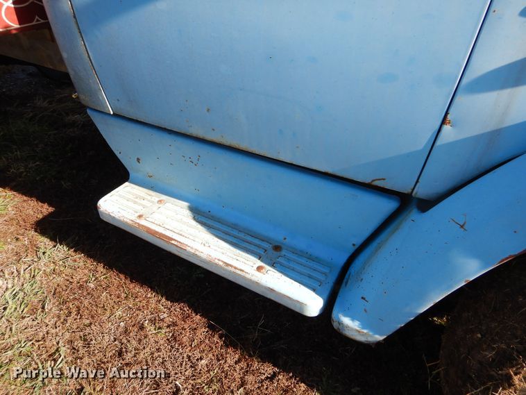 image for item DR5906 1967 GMC  grain truck