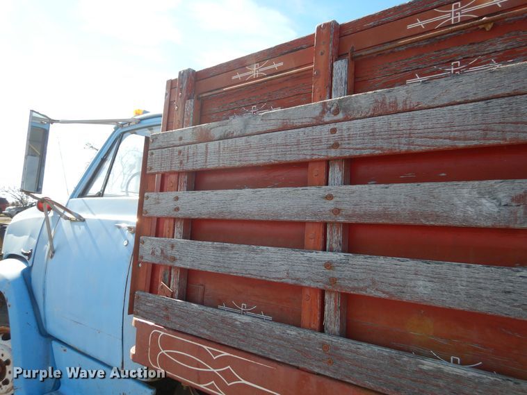 image for item DR5906 1967 GMC  grain truck