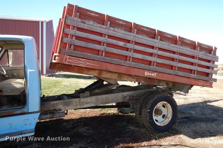 image for item DR5906 1967 GMC  grain truck