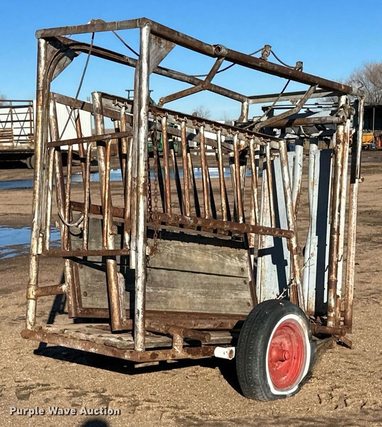 image for item EK9853 Livestock squeeze chute