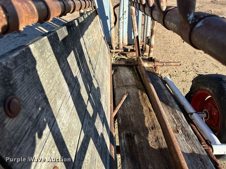 image for item EK9853 Livestock squeeze chute