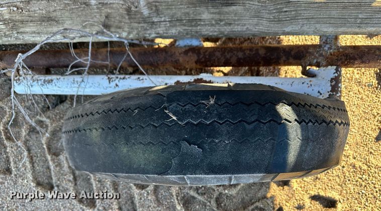 image for item EK9853 Livestock squeeze chute