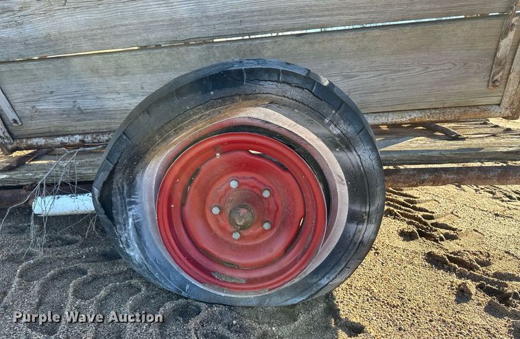 image for item EK9853 Livestock squeeze chute