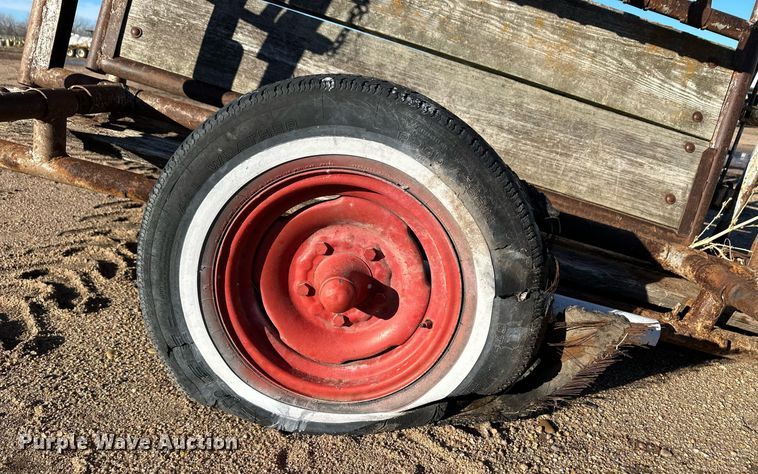 image for item EK9853 Livestock squeeze chute