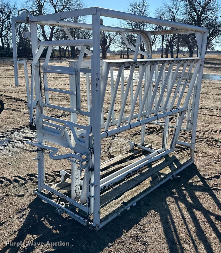 image for item EK9855 Livestock squeeze chute