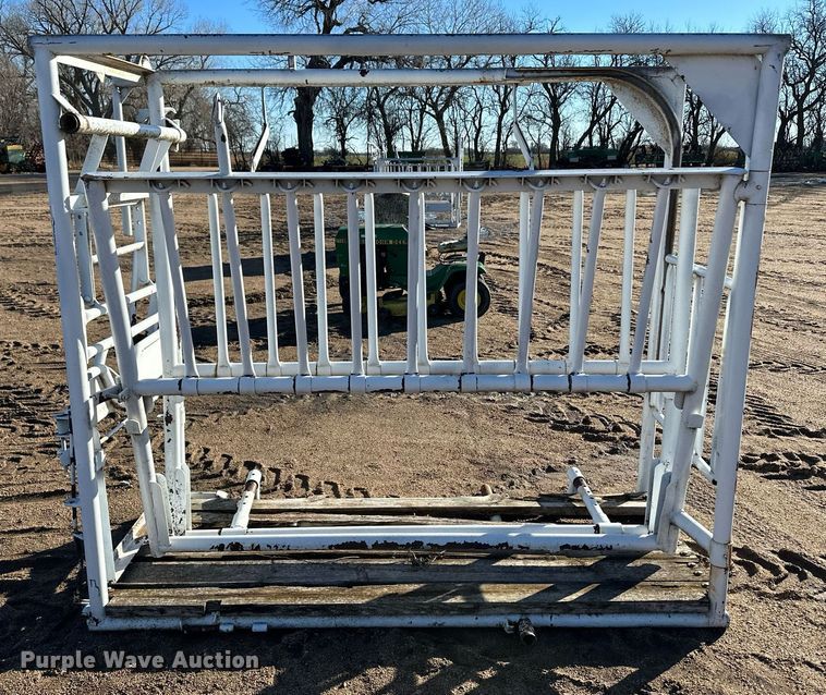 image for item EK9855 Livestock squeeze chute