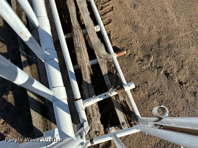 image for item EK9855 Livestock squeeze chute