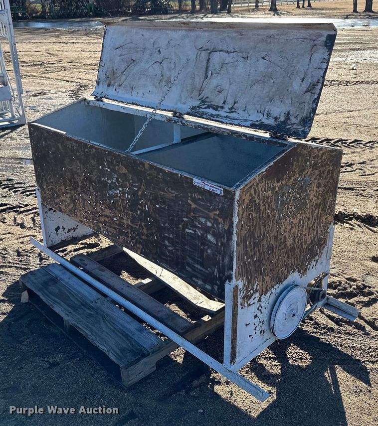 image for item EK9857 Cake feeder