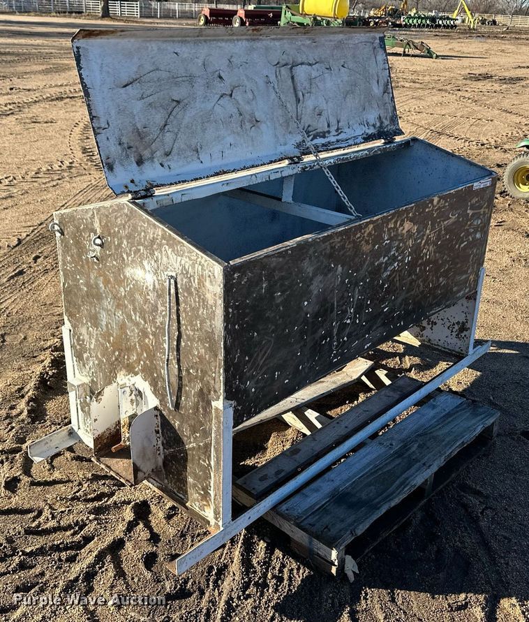 image for item EK9857 Cake feeder