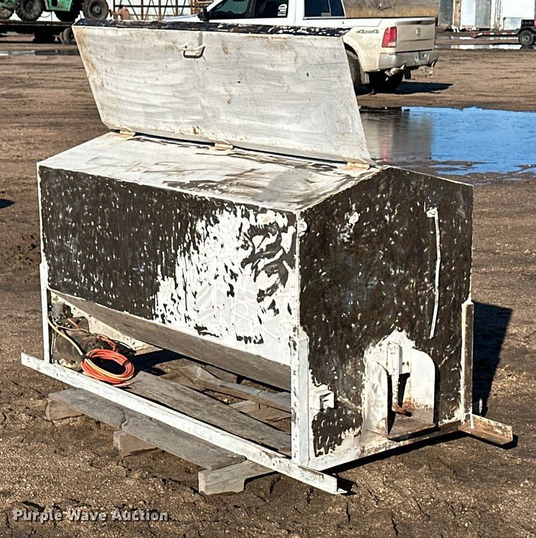 image for item EK9857 Cake feeder