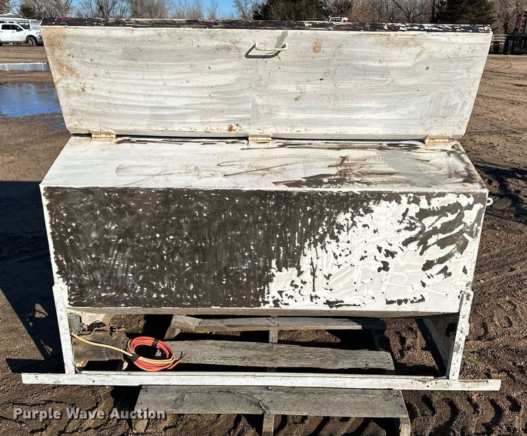 image for item EK9857 Cake feeder