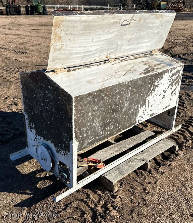 image for item EK9857 Cake feeder