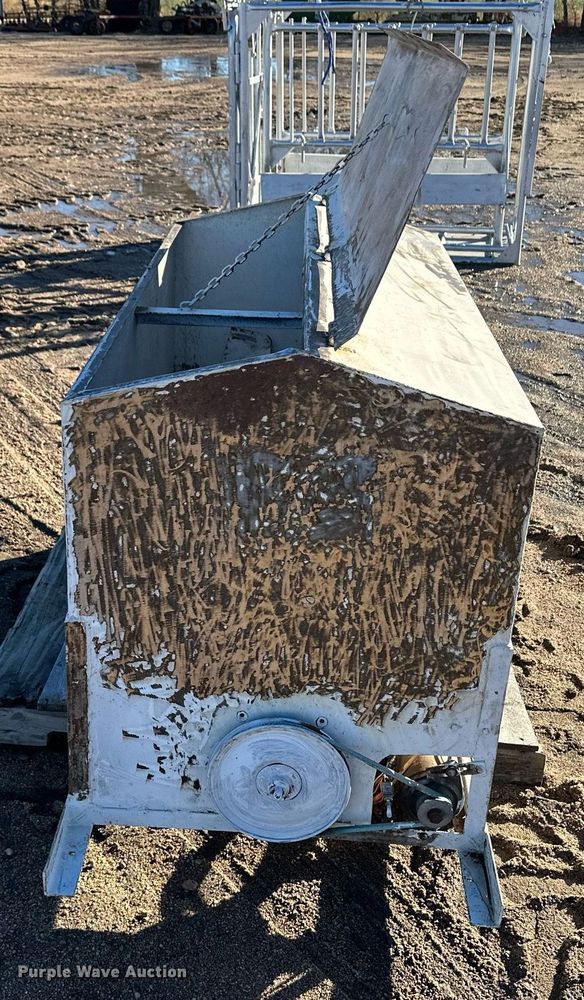 image for item EK9857 Cake feeder