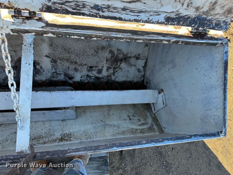 image for item EK9857 Cake feeder