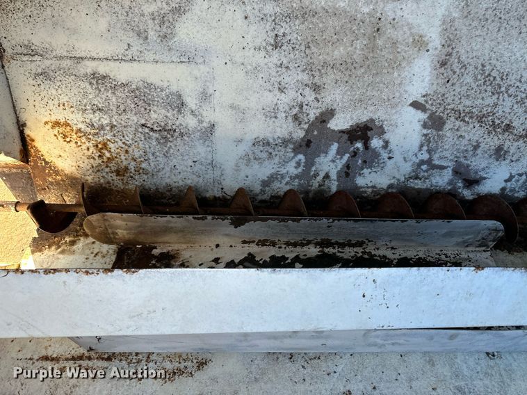 image for item EK9857 Cake feeder