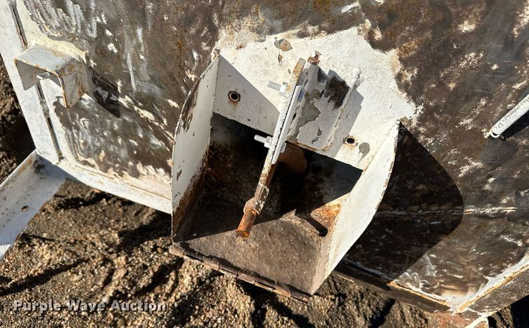 image for item EK9857 Cake feeder