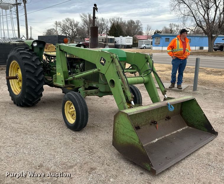 image for item EK9873 1979 John Deere 2640  tractor