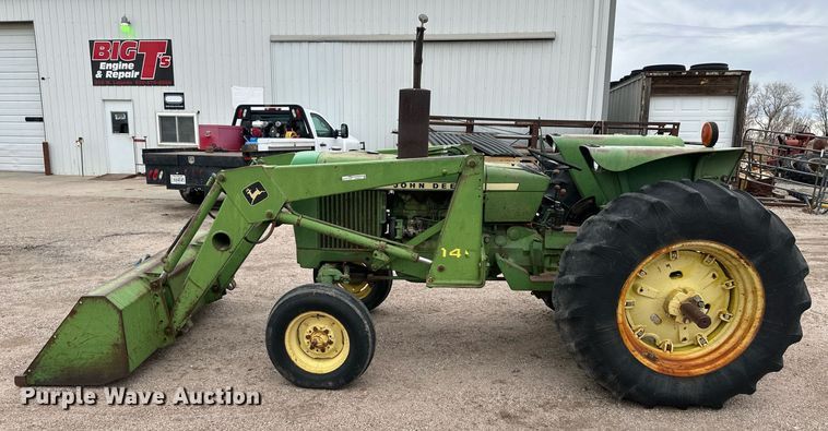 image for item EK9873 1979 John Deere 2640  tractor