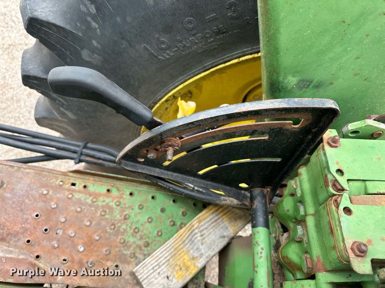 image for item EK9873 1979 John Deere 2640  tractor