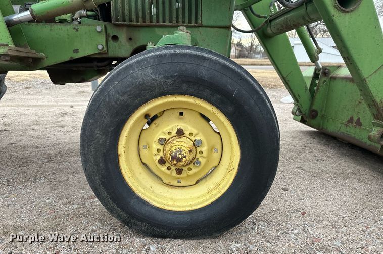 image for item EK9873 1979 John Deere 2640  tractor