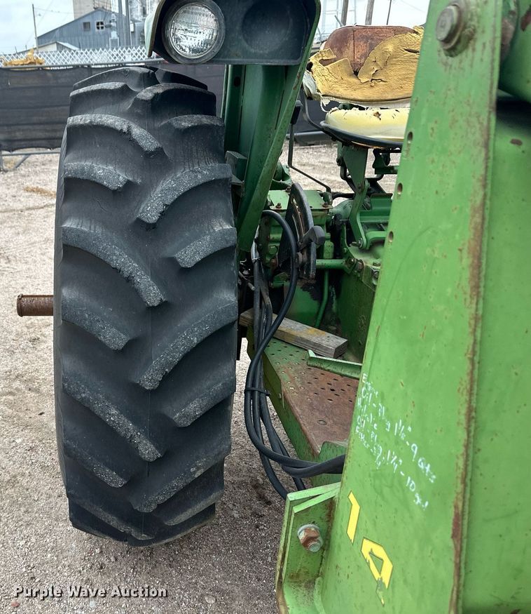 image for item EK9873 1979 John Deere 2640  tractor