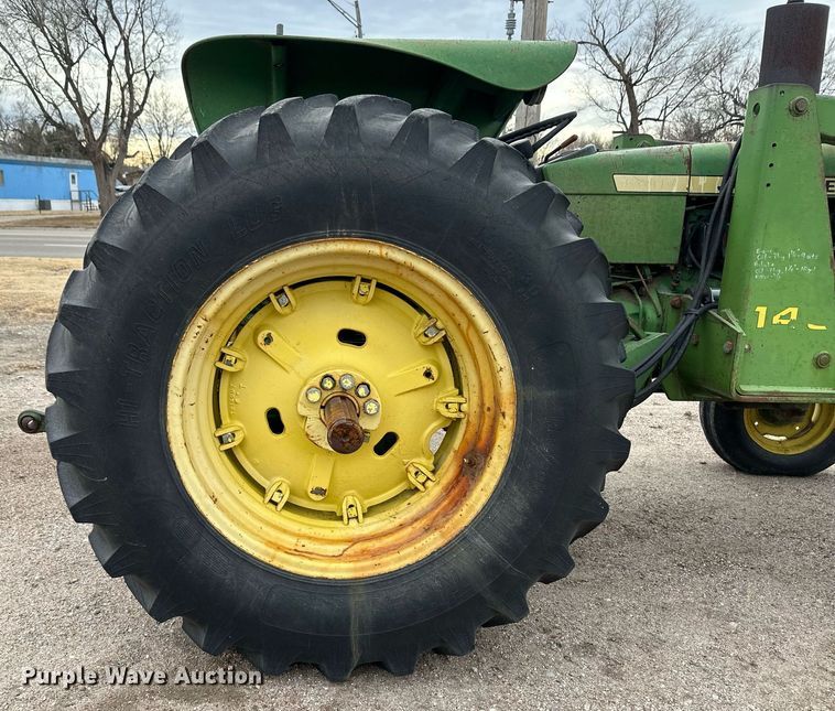 image for item EK9873 1979 John Deere 2640  tractor