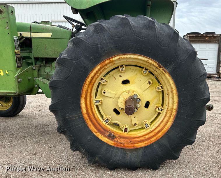 image for item EK9873 1979 John Deere 2640  tractor