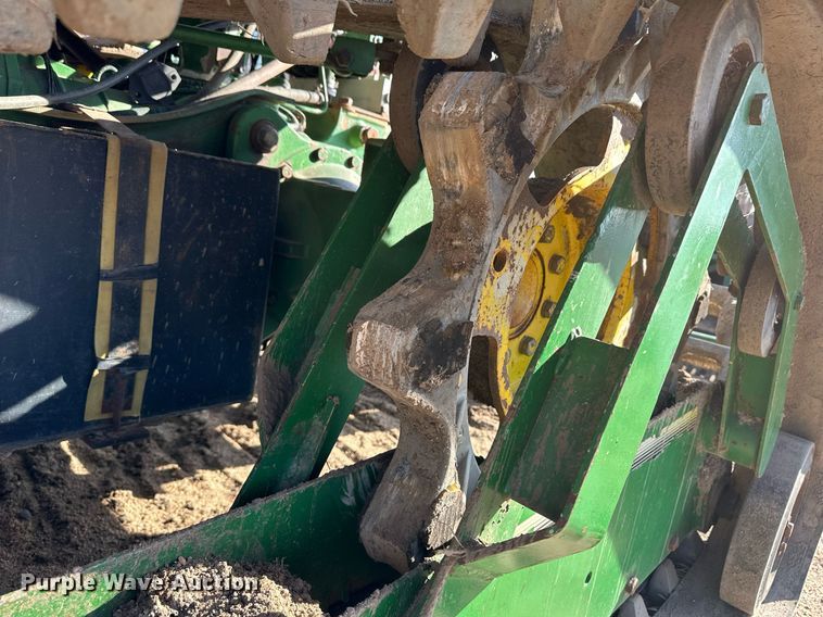 image for item EK9890 1993 John Deere 6200 Gilbert  tractor