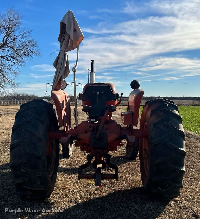 image for item NB9288 1963 Allis-Chalmers D17  tractor