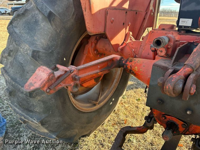 image for item NB9288 1963 Allis-Chalmers D17  tractor