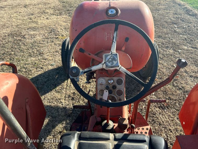 image for item NB9288 1963 Allis-Chalmers D17  tractor