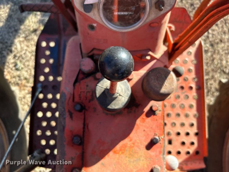 image for item NB9288 1963 Allis-Chalmers D17  tractor