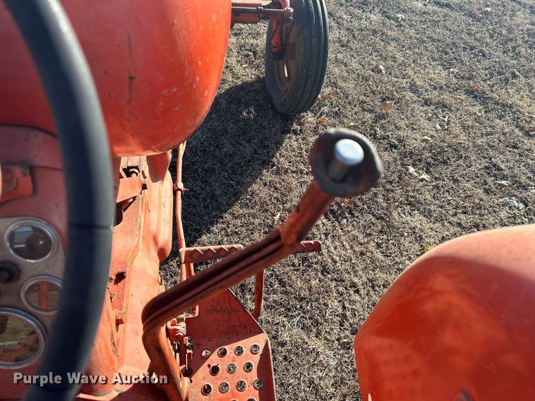 image for item NB9288 1963 Allis-Chalmers D17  tractor