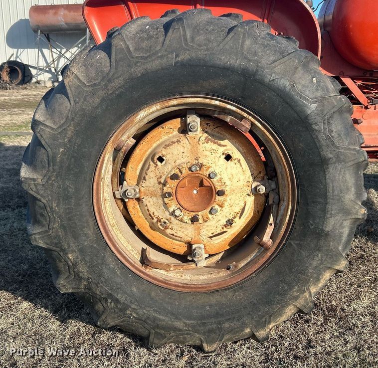 image for item NB9288 1963 Allis-Chalmers D17  tractor