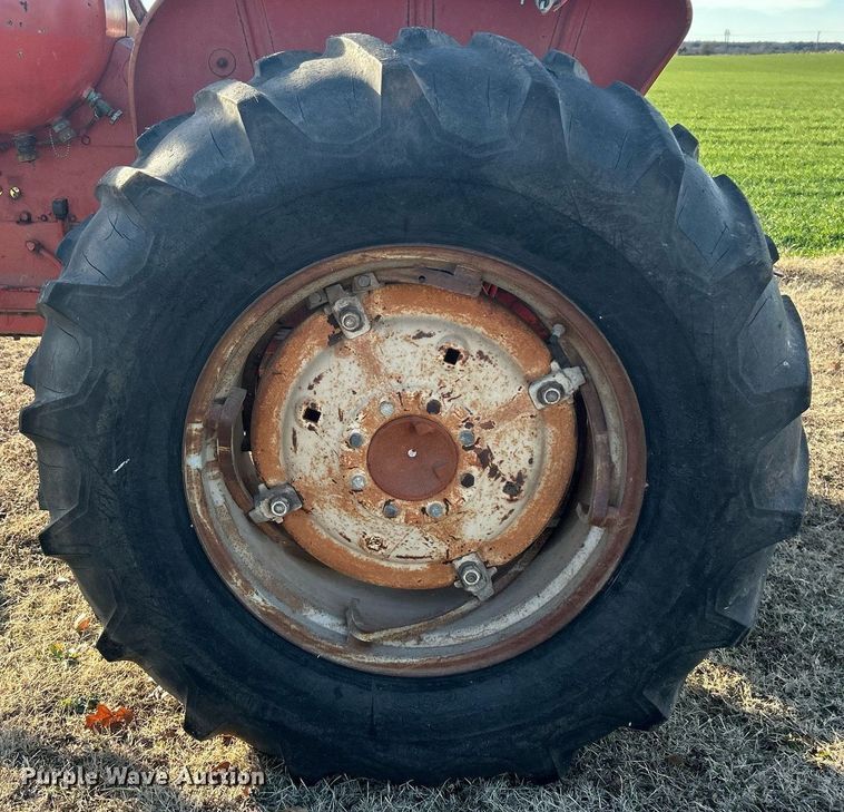 image for item NB9288 1963 Allis-Chalmers D17  tractor