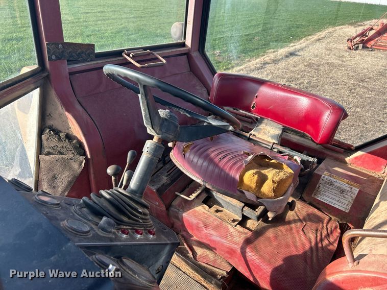 image for item NB9289 1976 White Field Boss 2-85  tractor