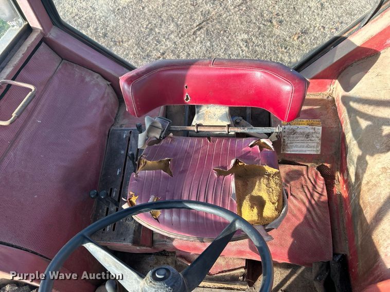 image for item NB9289 1976 White Field Boss 2-85  tractor